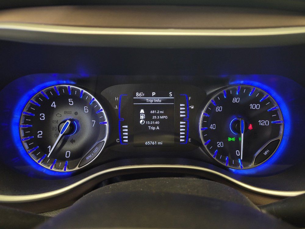 Used 2022 Chrysler Voyager LX FWD image 23