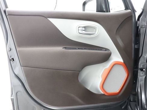 Used 2016 Jeep Renegade Latitude AWD/4WD image 35