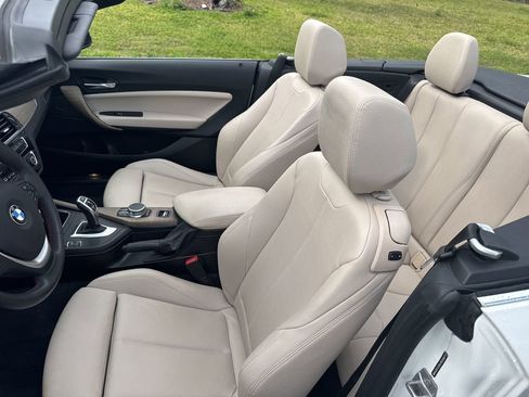Used 2018 BMW 230i xDrive Convertible image 7