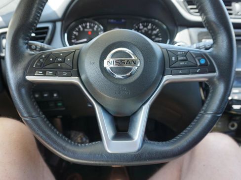 Used 2019 Nissan Rogue SL FWD image 18