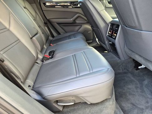Used 2019 Porsche Cayenne AWD/4WD image 20