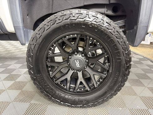 Used 2022 GMC Sierra 2500 AT4 w/ AT4 Premium Plus Package AWD/4WD image 18