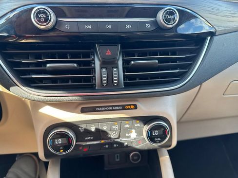 Used 2020 Ford Escape Titanium AWD/4WD image 22