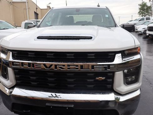 Used 2022 Chevrolet Silverado 2500 LT AWD/4WD image 2