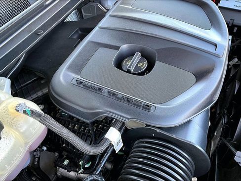 Used 2025 RAM 1500 Laramie AWD/4WD image 32