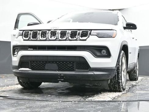 Used 2024 Jeep Compass Latitude image 66