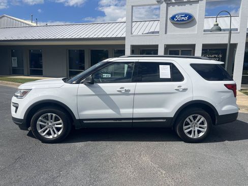 Used 2019 Ford Explorer XLT AWD/4WD image 2