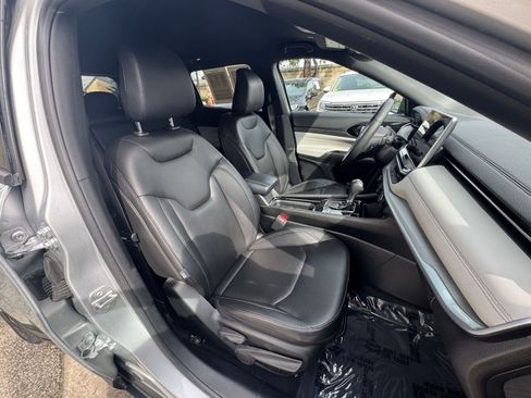 Used 2025 Jeep Compass Limited image 37