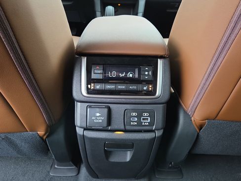 New 2026 Subaru Ascent Touring image 9