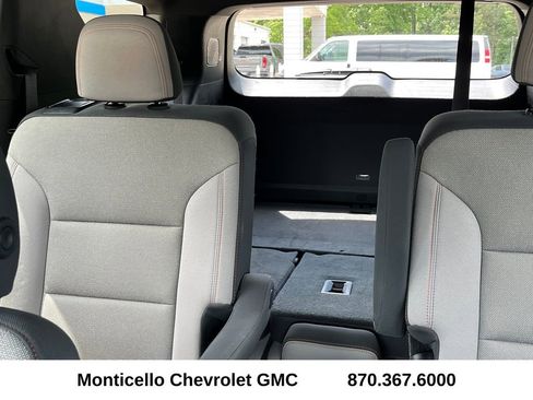 Used 2025 Chevrolet Traverse LT FWD image 25