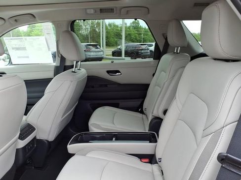 New 2026 Nissan Pathfinder SL AWD/4WD image 7
