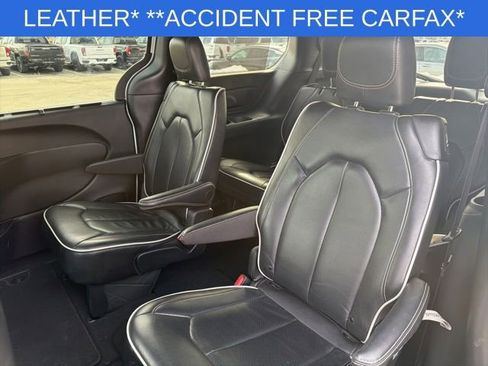 Used 2025 Chrysler Pacifica Limited FWD image 22