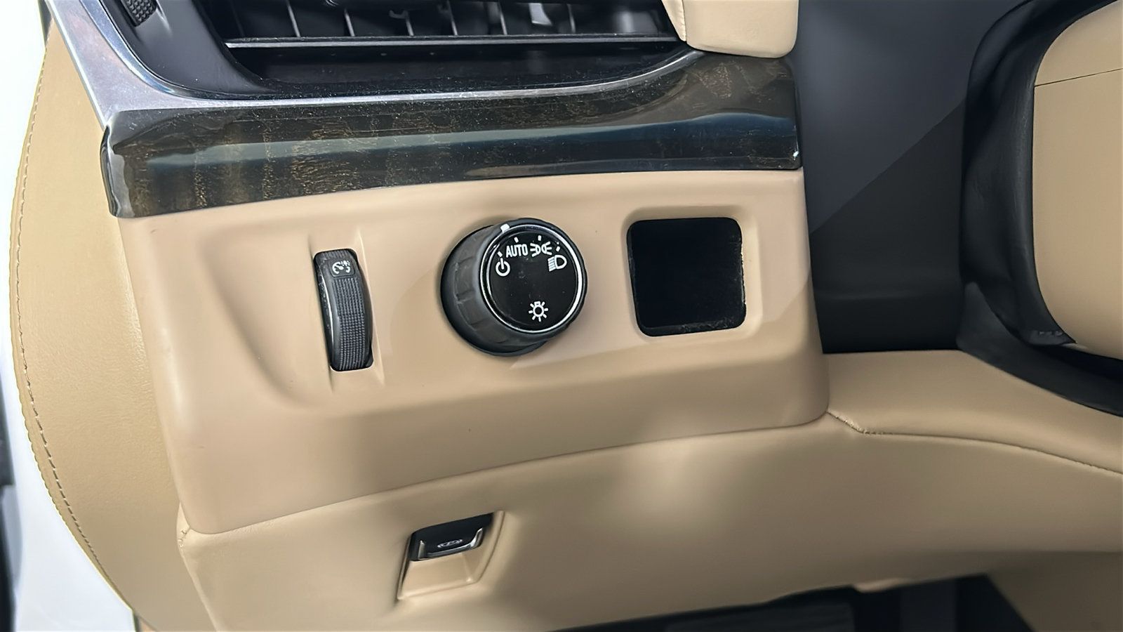Used 2019 Cadillac Escalade Platinum RWD image 23