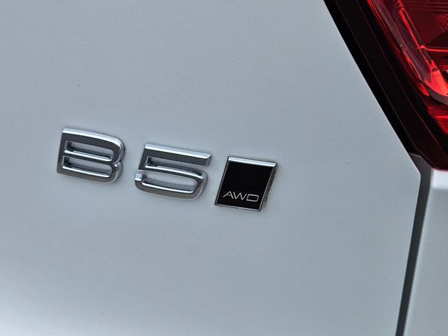 Used 2024 Volvo XC40 B5 Ultimate w/ Protection Package Premier AWD/4WD image 11