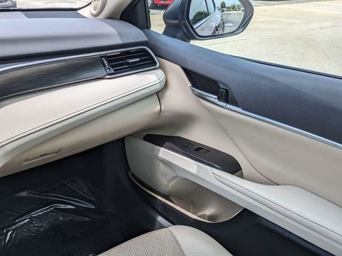 Used 2021 Toyota Camry XLE w/ Navigation Package FWD image 16