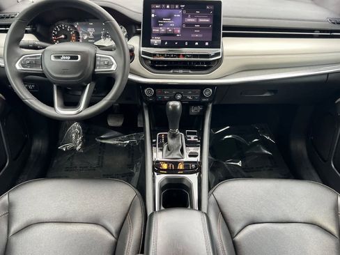 Used 2023 Jeep Compass Limited image 4