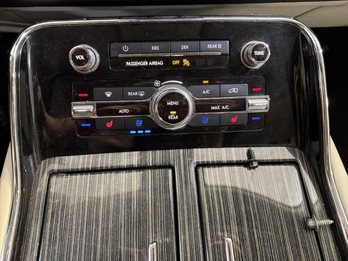 Used 2021 Lincoln Navigator L Black Label w/ Cargo Convenience Package image 20