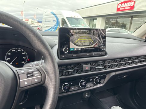 Used 2025 Honda HR-V LX image 3