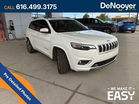 Used 2019 Jeep Cherokee Overland w/ Technology Group AWD/4WD image 7
