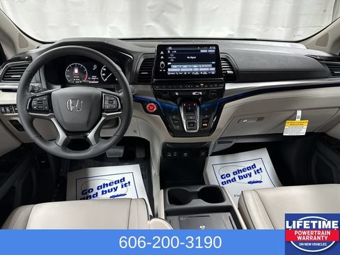New 2026 Honda Odyssey Touring image 11