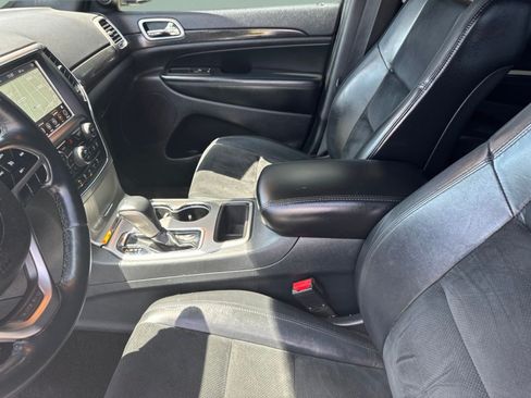 Used 2018 Jeep Grand Cherokee Laredo RWD image 18