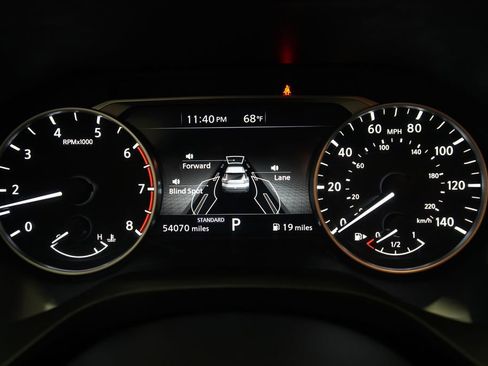 Used 2023 Nissan Rogue SV image 2