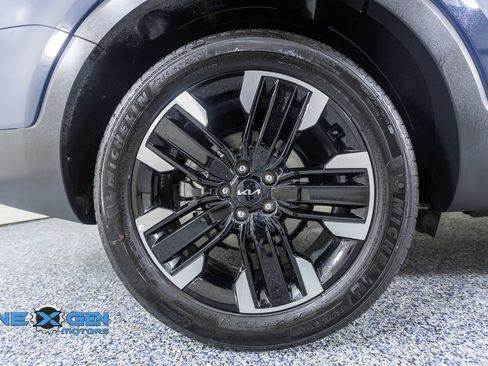 Used 2025 Kia Telluride SX w/ SX Captain's Chair Package AWD/4WD image 48
