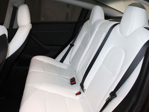 Used 2023 Tesla Model 3 Performance image 13