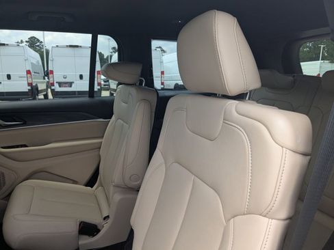 Used 2025 Jeep Grand Cherokee L Limited w/ Black Appearance Package image 16