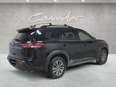 Used 2025 Nissan Pathfinder SV image 16