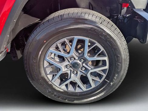 Used 2026 Jeep Wrangler Unlimited Sahara AWD/4WD image 9