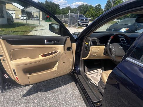 Used 2012 Hyundai Genesis 4.6 RWD image 12