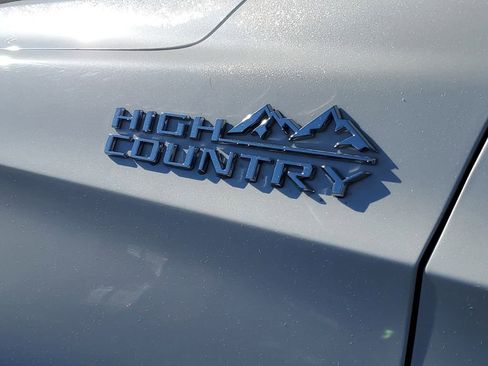 Used 2023 Chevrolet Suburban High Country image 39