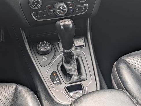 Used 2022 Jeep Cherokee Latitude Lux AWD/4WD image 26