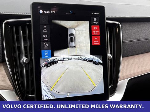Certified 2025 Volvo XC90 B6 Plus image 25