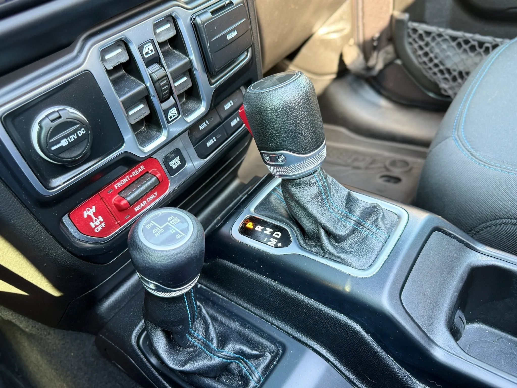 Used 2023 Jeep Wrangler Unlimited Rubicon 4xe w/ Cold Weather Group AWD/4WD image 28