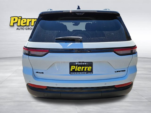 Used 2023 Jeep Grand Cherokee Limited w/ Luxury Tech Group II AWD/4WD image 4
