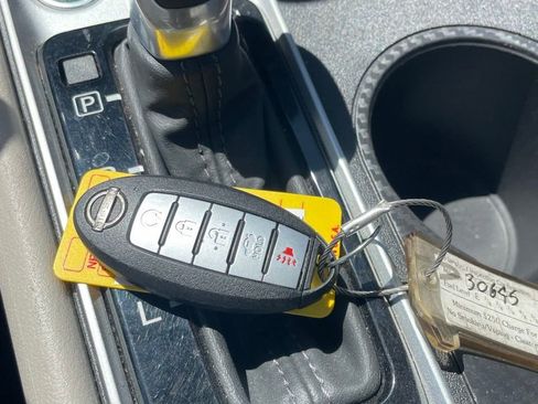 Used 2025 Nissan Altima 2.5 SV image 13