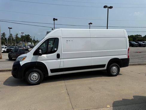 Used 2025 RAM ProMaster 2500 w/ Convenience Group FWD image 9