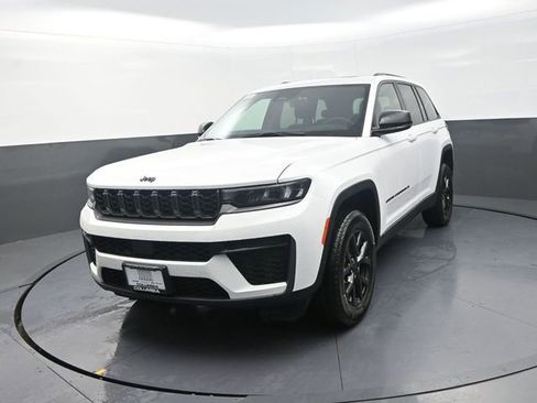 New 2026 Jeep Grand Cherokee Altitude AWD/4WD image 5