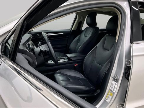 Used 2019 Ford Fusion Titanium FWD image 8