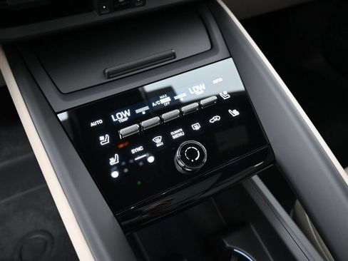 Used 2026 Porsche Macan Electric RWD image 19
