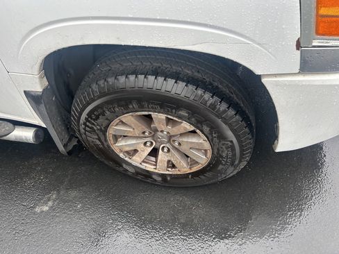 Used 2007 Mitsubishi Raider LS image 8