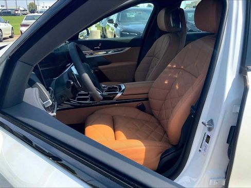 New 2026 BMW 740i 740i image 9