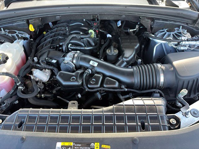 Used 2024 Jeep Grand Cherokee L Altitude AWD/4WD image 8