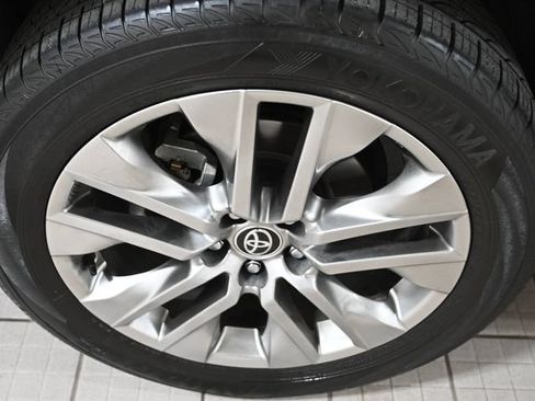 Used 2022 Toyota RAV4 Limited AWD/4WD image 18