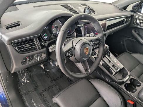 Certified 2024 Porsche Macan S AWD/4WD image 4