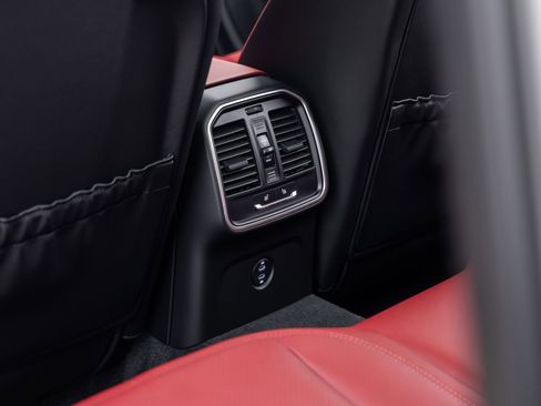 New 2026 Porsche Macan Turbo AWD/4WD image 39
