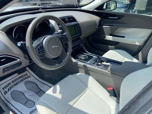 Used 2018 Jaguar XE Premium RWD image 10