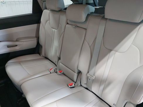 Used 2025 Kia Sorento S FWD image 14